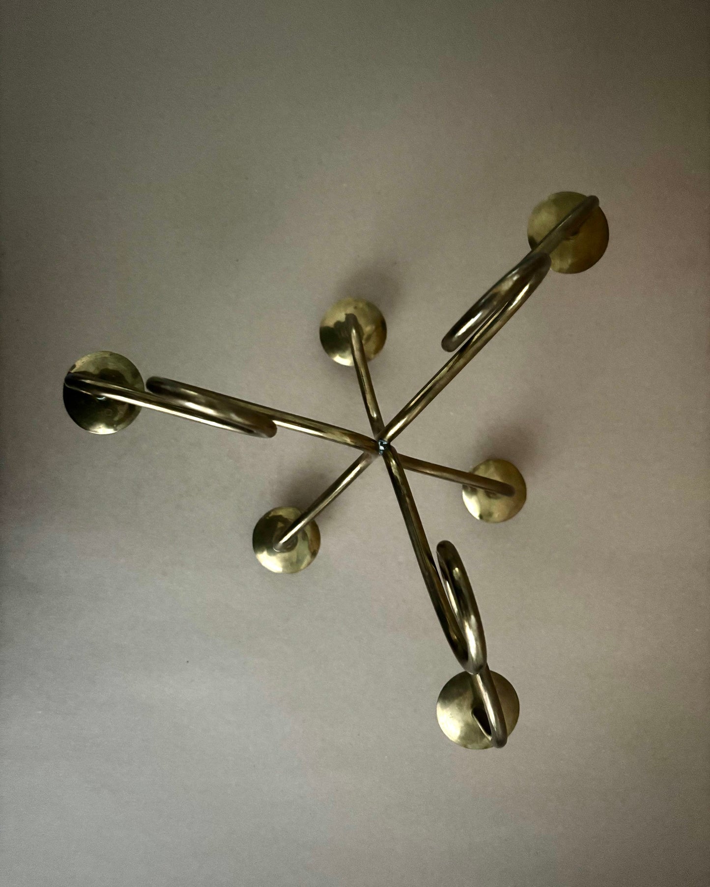 Candelabro Josef Frank de latón de 6 brazos - Svenskt Tenn Suecia años 40-50