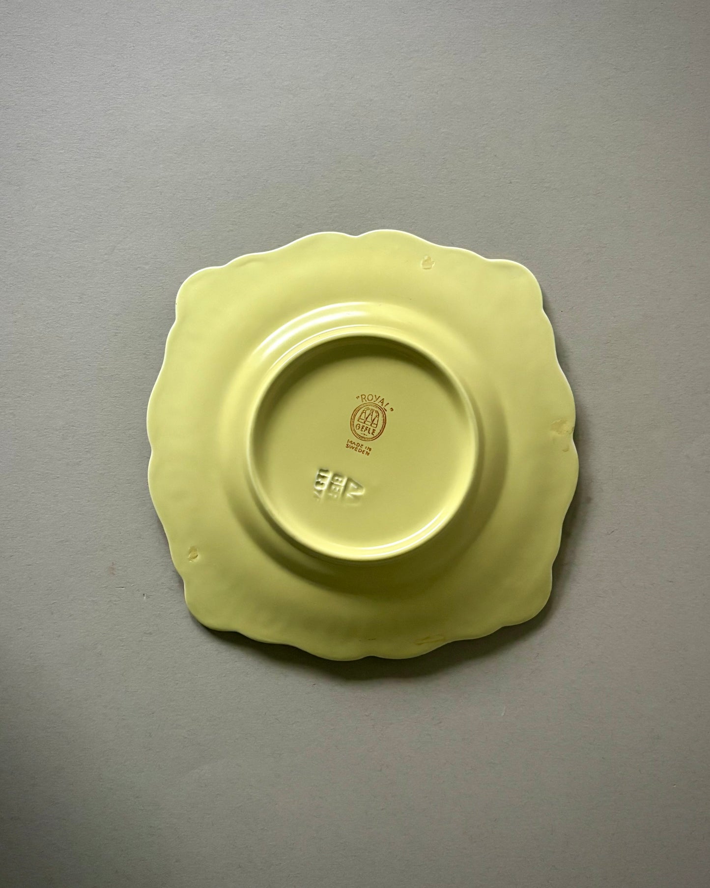 Ensemble d'assiettes jaune royal Gefle Porslinsfabrik Suède années 1930