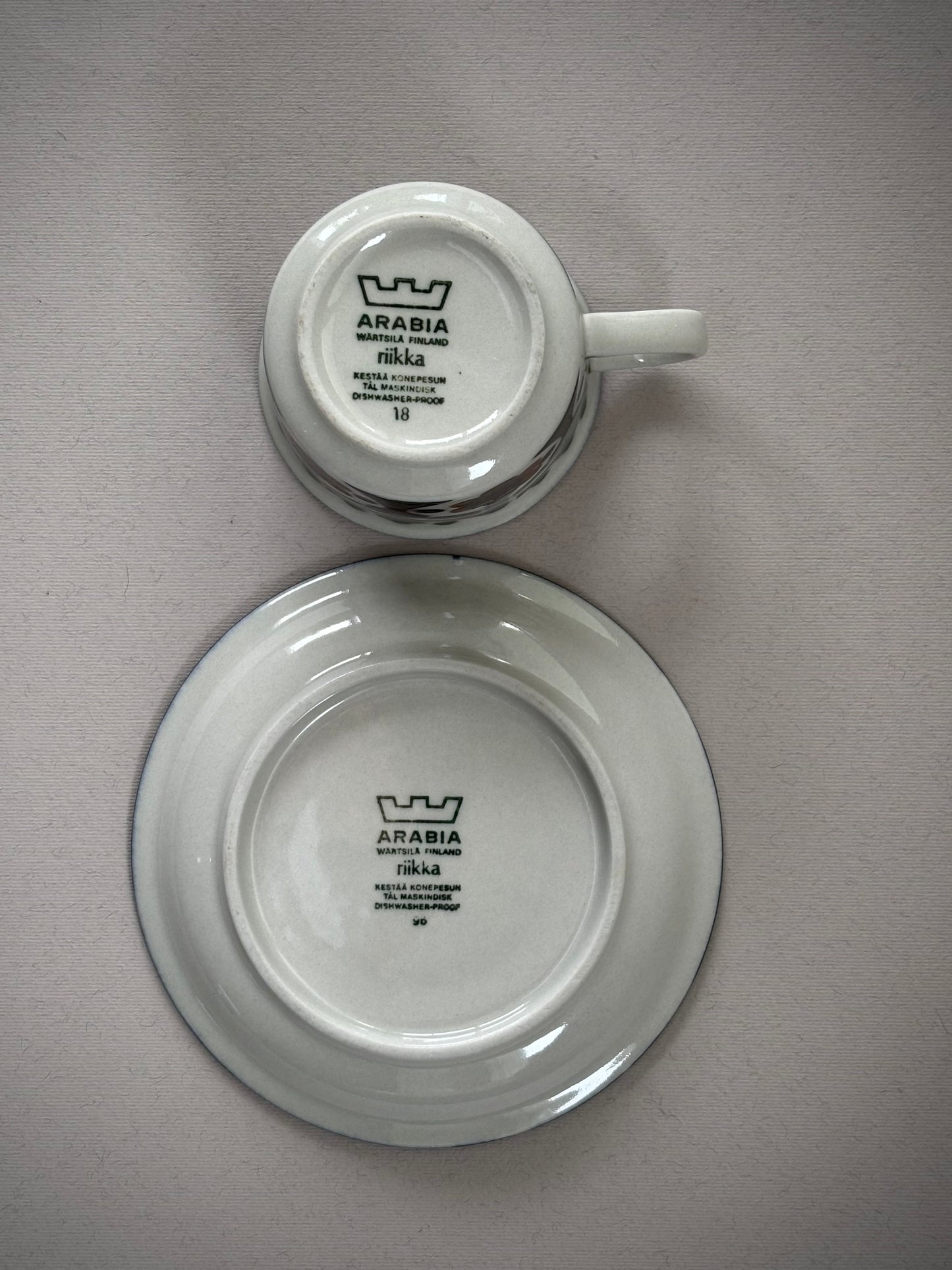 Service à café Riikka Brown – Arabia Finlande (6 tasses avec soucoupes + sucrier)