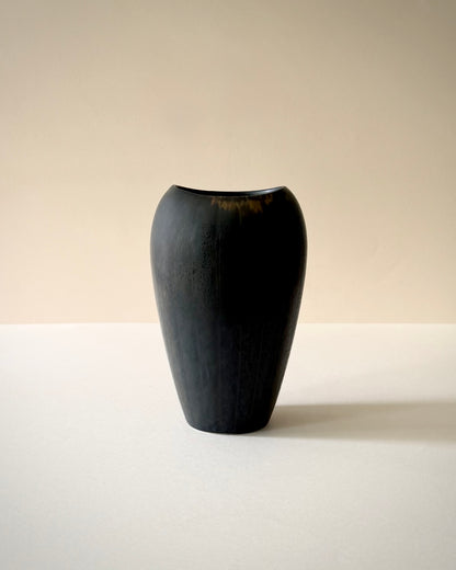 Rörstrand AXZ matte stoneware vase, front view in dark olive Hares Fur glaze.
