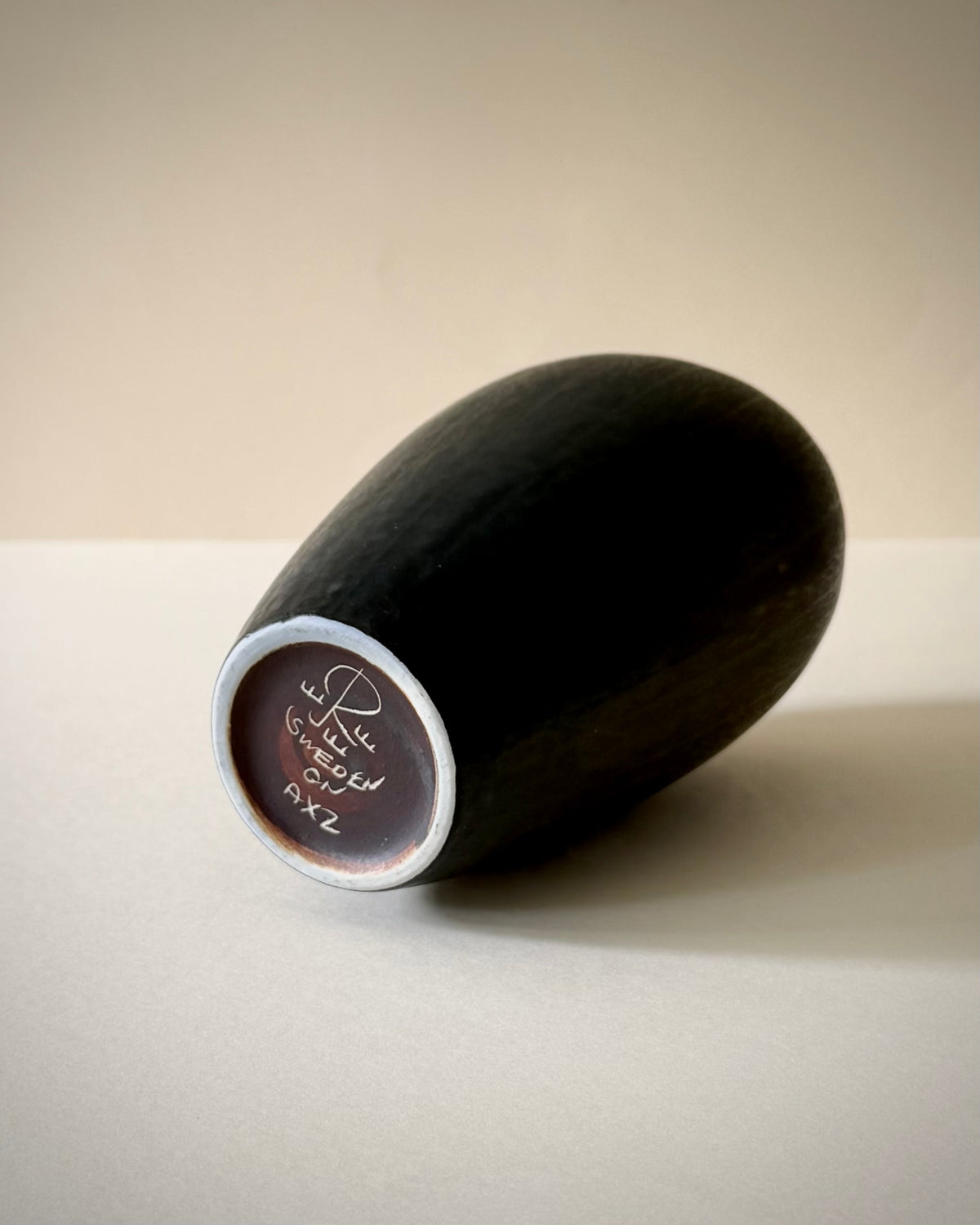 Underside of Rörstrand AXZ vase with Rörstrand hallmark, model designation and designer monogram.