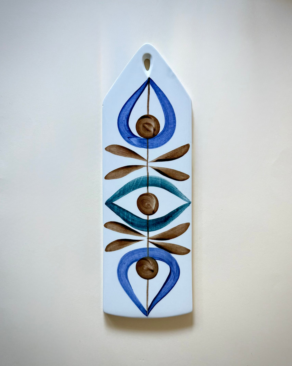 Rörstrand Amanda ceramic board by Christina Campbell, hand-painted blue and brown motif detail