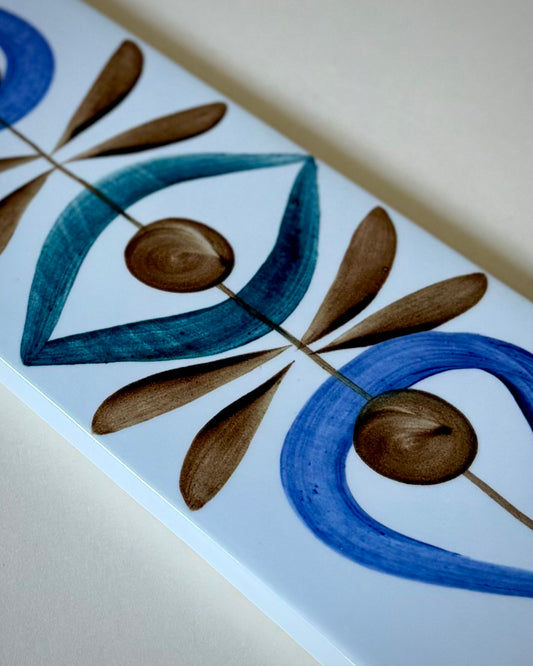 Rörstrand Amanda ceramic board, hand-painted cobalt blue motif detail