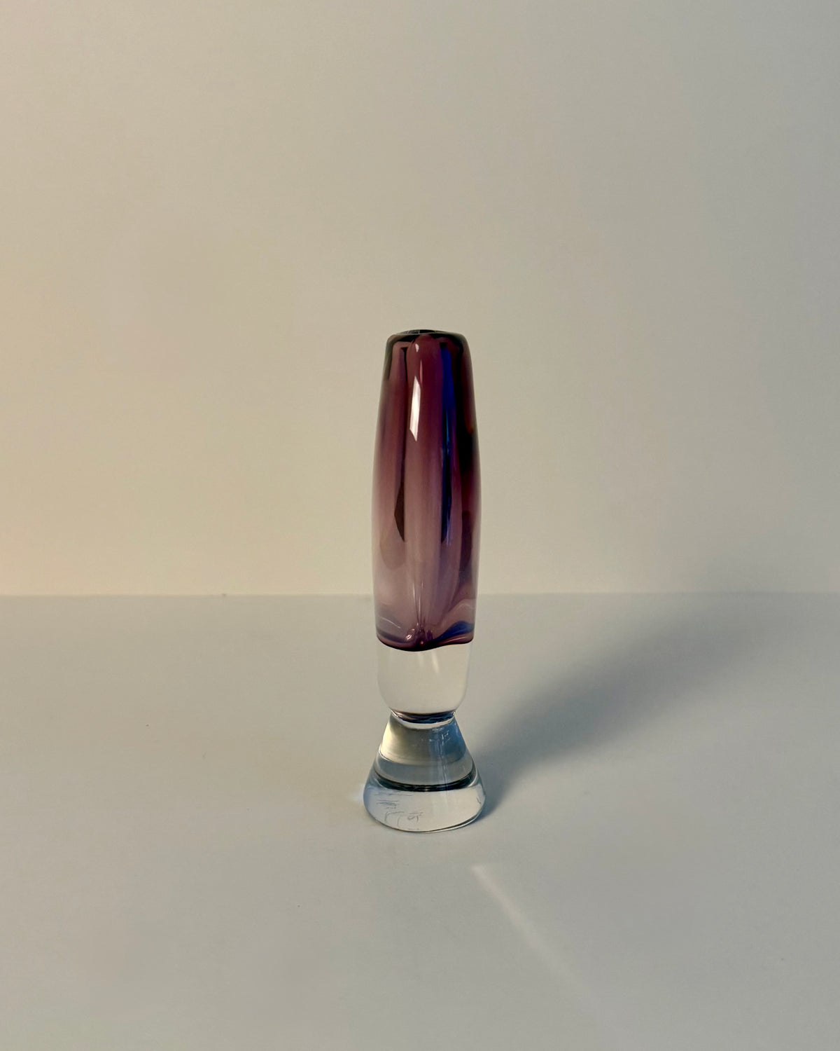 Kosta LH 1657/128 Sommerso glass vase by Vicke Lindstrand, narrow side profile showing the tapered silhouette and pedestal foot