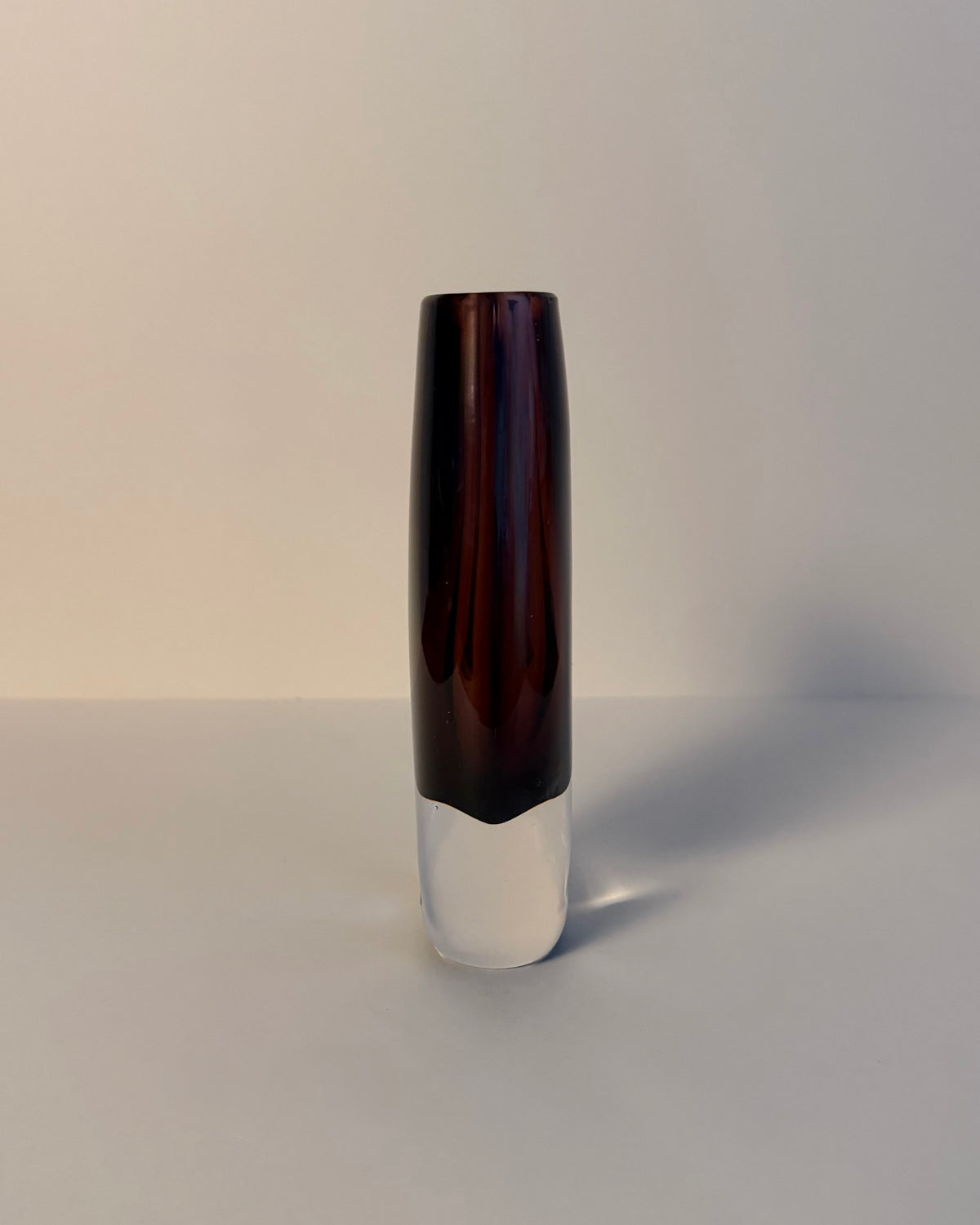 Kosta LH 1444 Sommerso glass vase by Vicke Lindstrand, narrow side profile showing the slender silhouette
