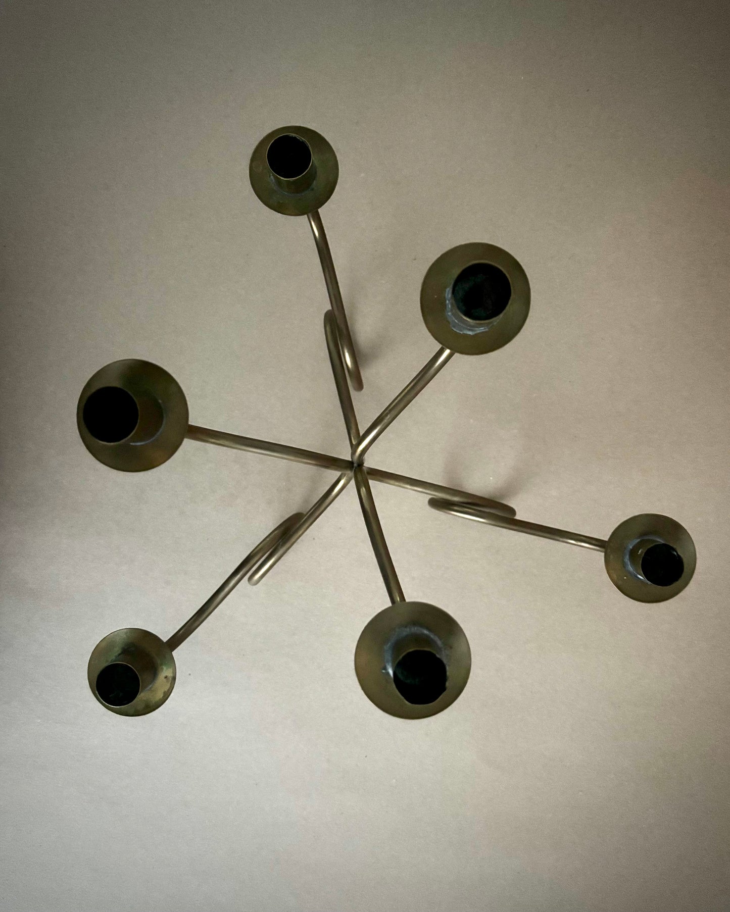 Candelabro Josef Frank de latón de 6 brazos - Svenskt Tenn Suecia años 40-50