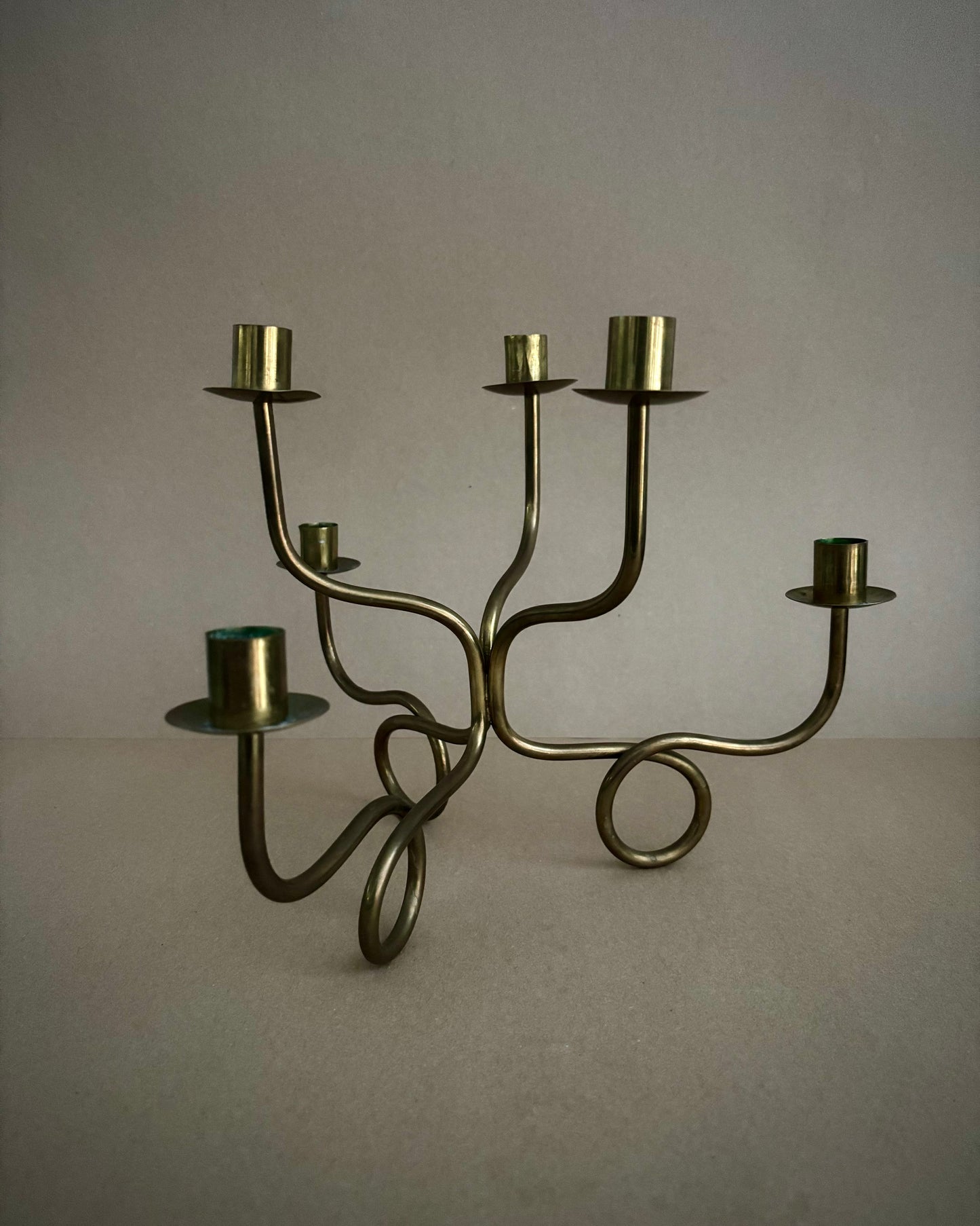 Candelabro Josef Frank de latón de 6 brazos - Svenskt Tenn Suecia años 40-50