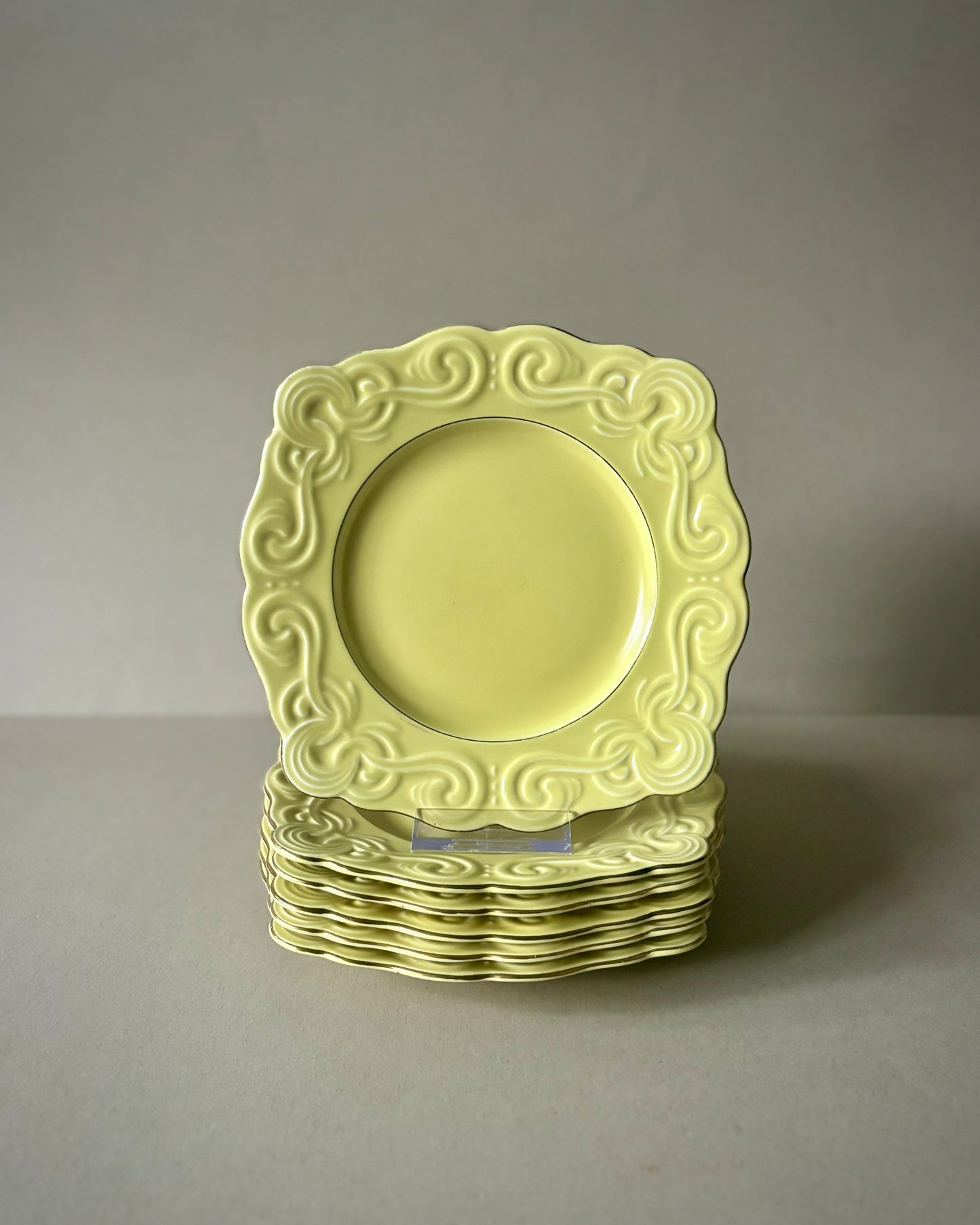 Ensemble d'assiettes jaune royal Gefle Porslinsfabrik Suède années 1930